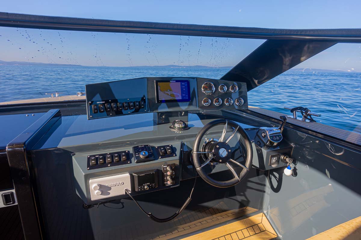 Colnago 35 helm station luxury boat tour Croatia