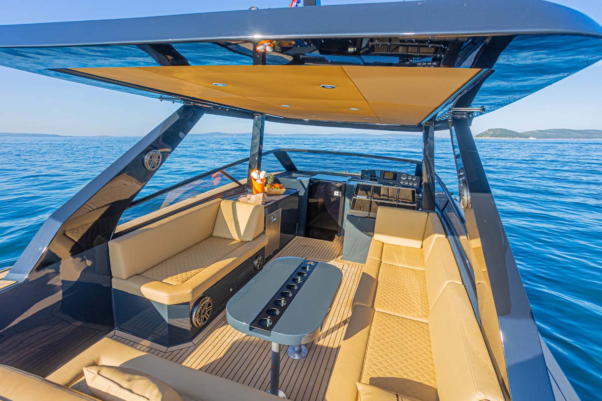 Colnago 35 private boat tour Split exterior view