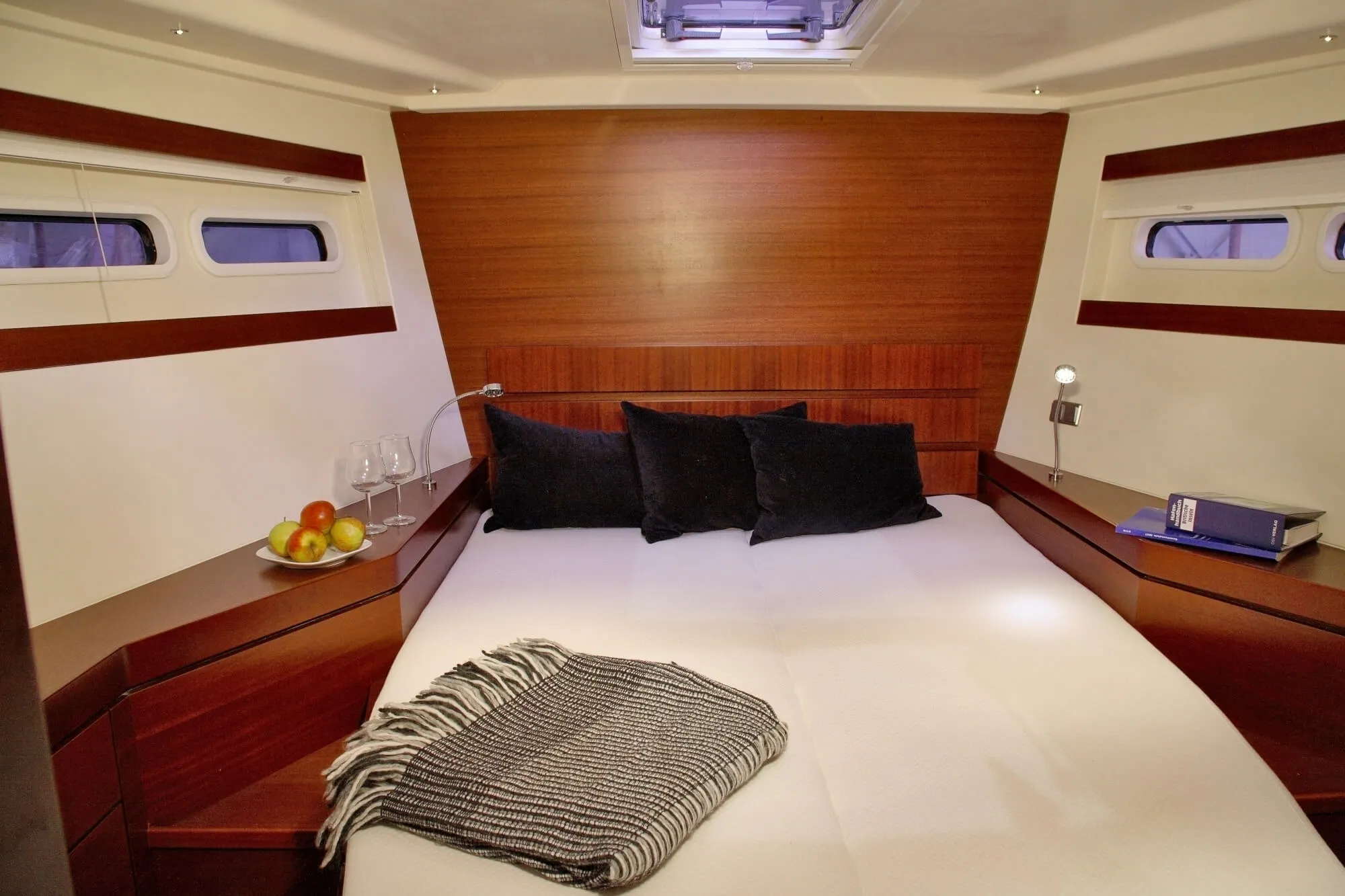 fjord-40-cruiser-photo-interieur-2009-0508-fj40-cruiser-142_1390521961977151350_2000