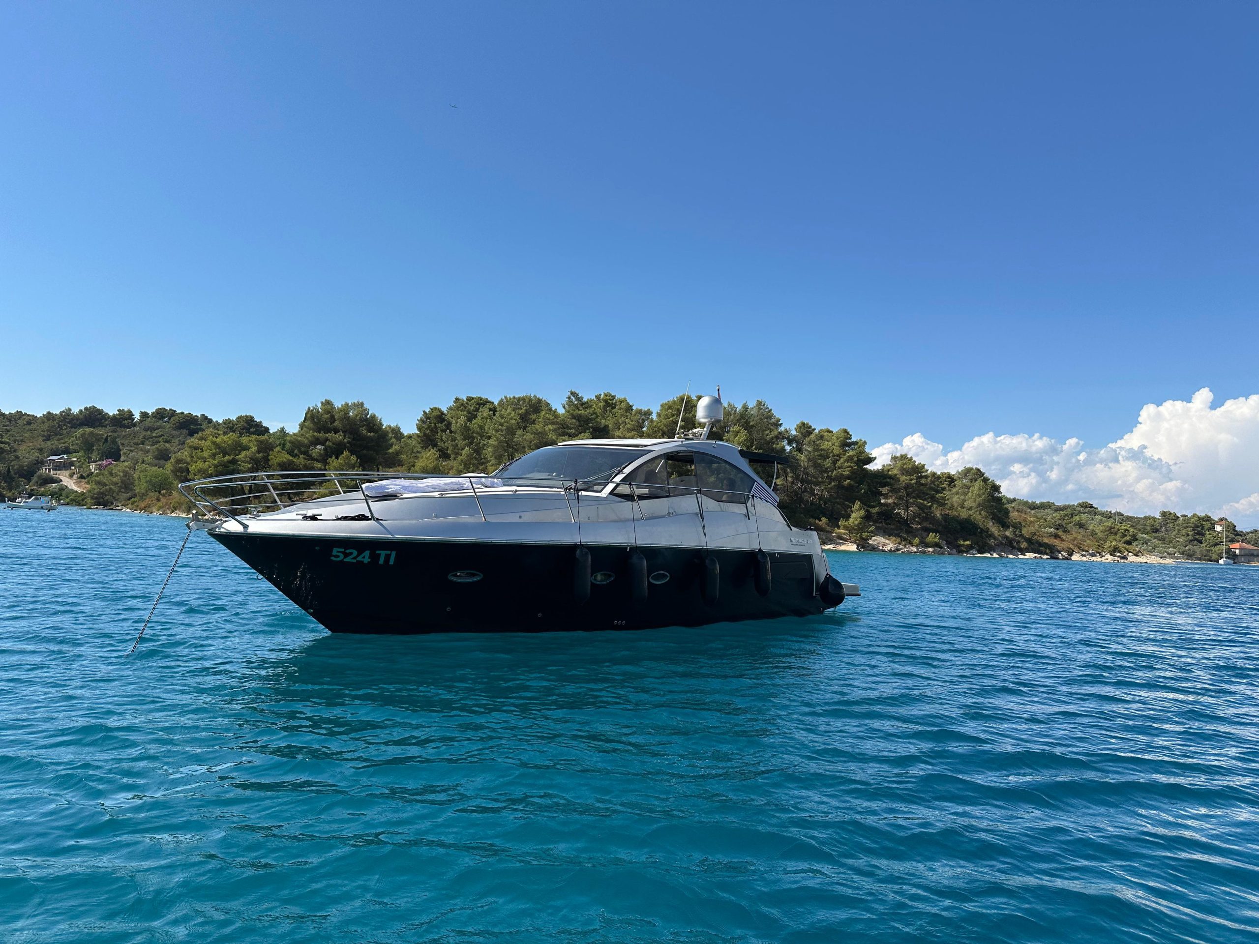Luxury motor yacht Split cabin comfort