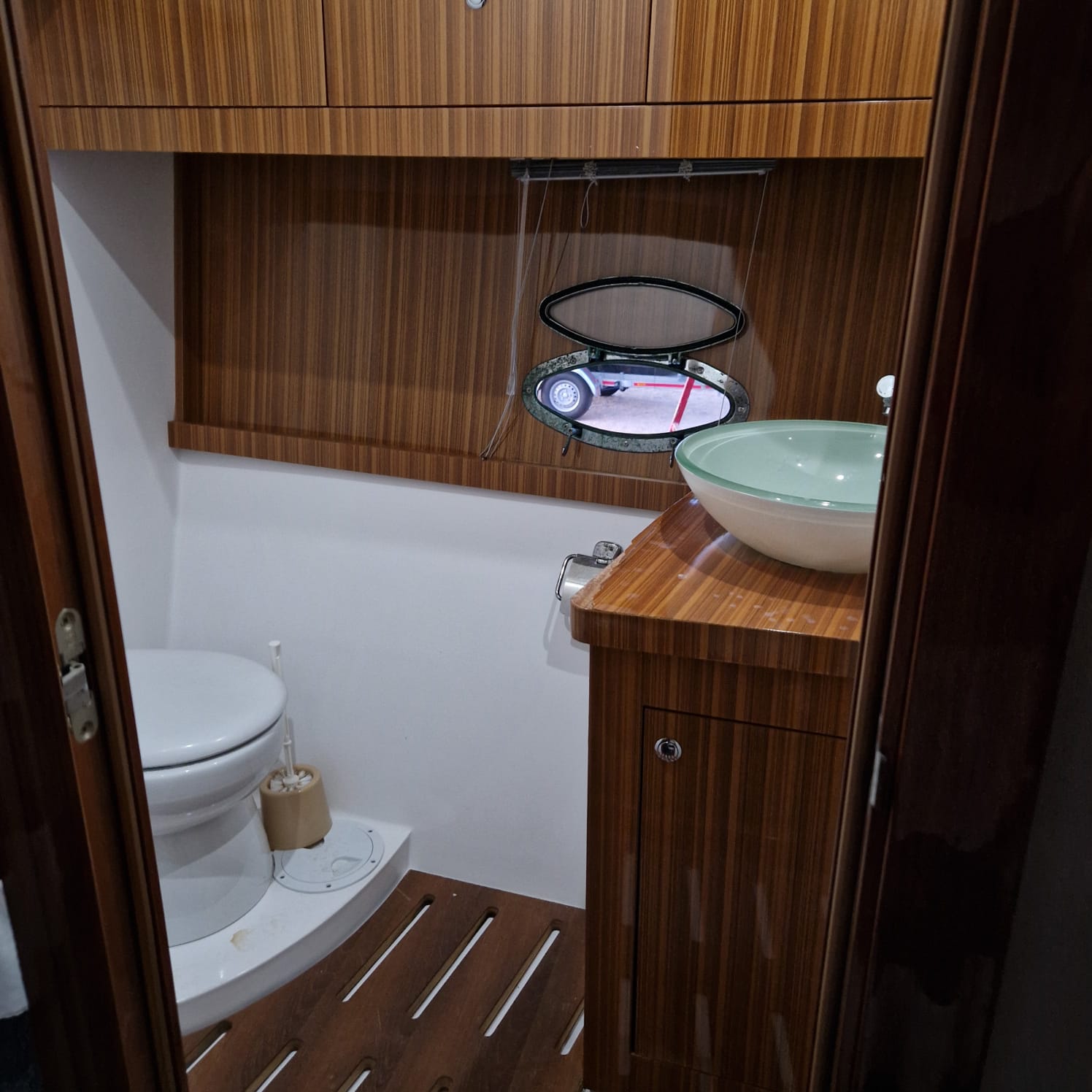 Luxury bathroom on Mirakul 40 private charter Croatia
