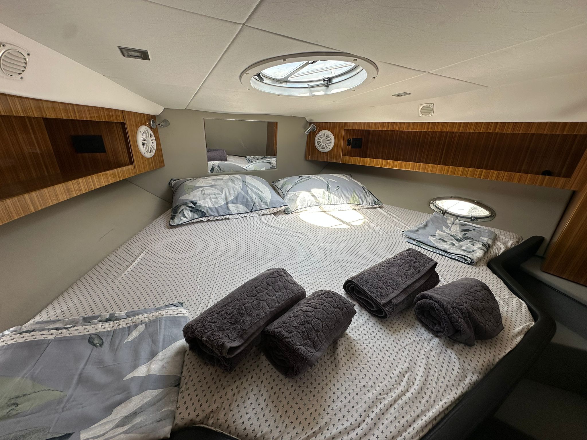 Private boat charter Split cabin interior Mirakul 40
