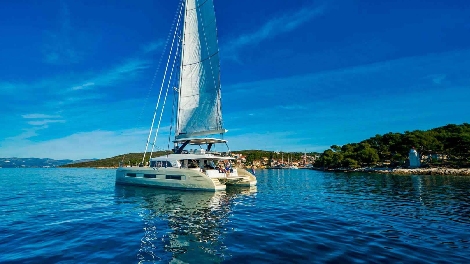 02-AMADA-MIA-anchor-port-side-21