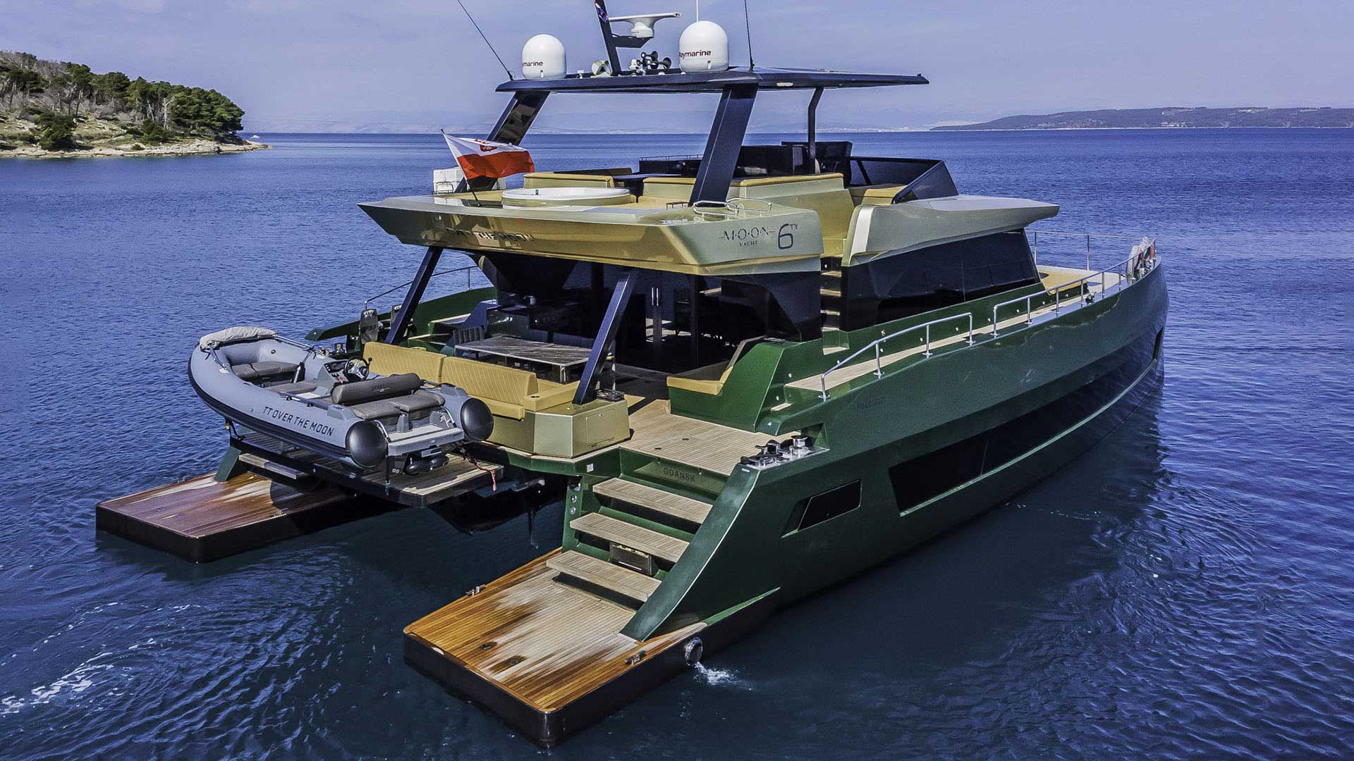 05-Over-the-Moon-aft-closer-view-2