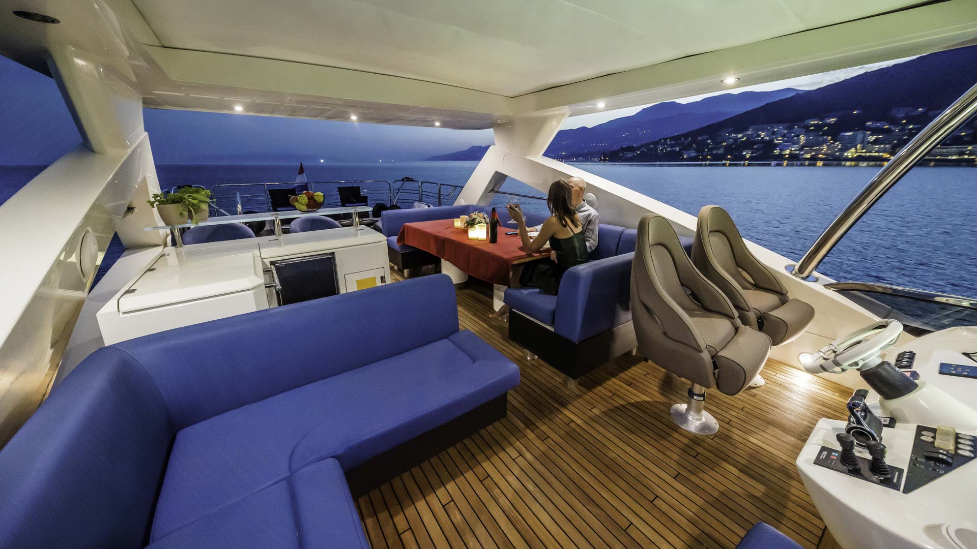 09-THE-BEST-WAY-flybridge-view