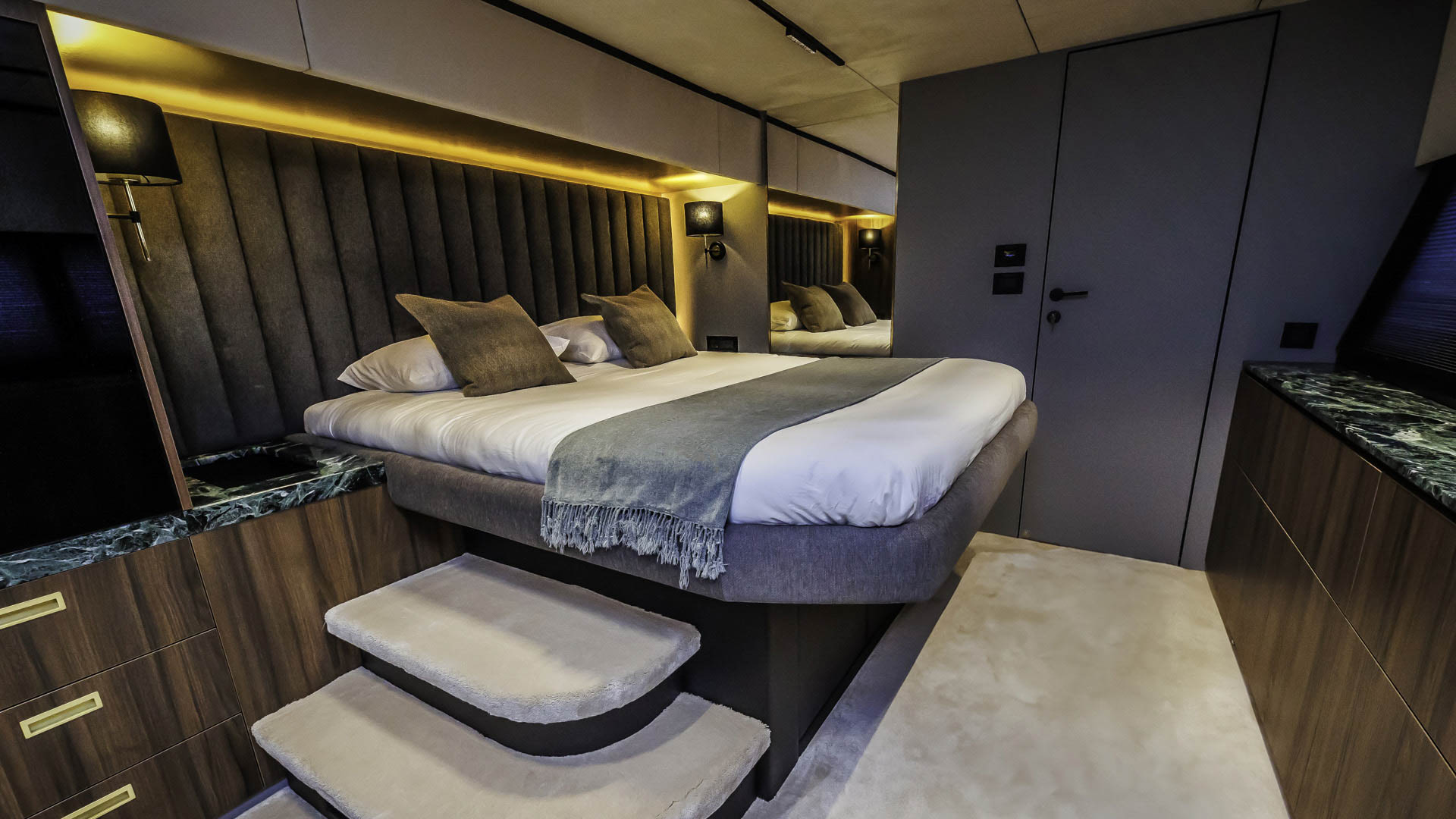 13-Over-the-Moon-Master-cabin-Stbd-aft-2