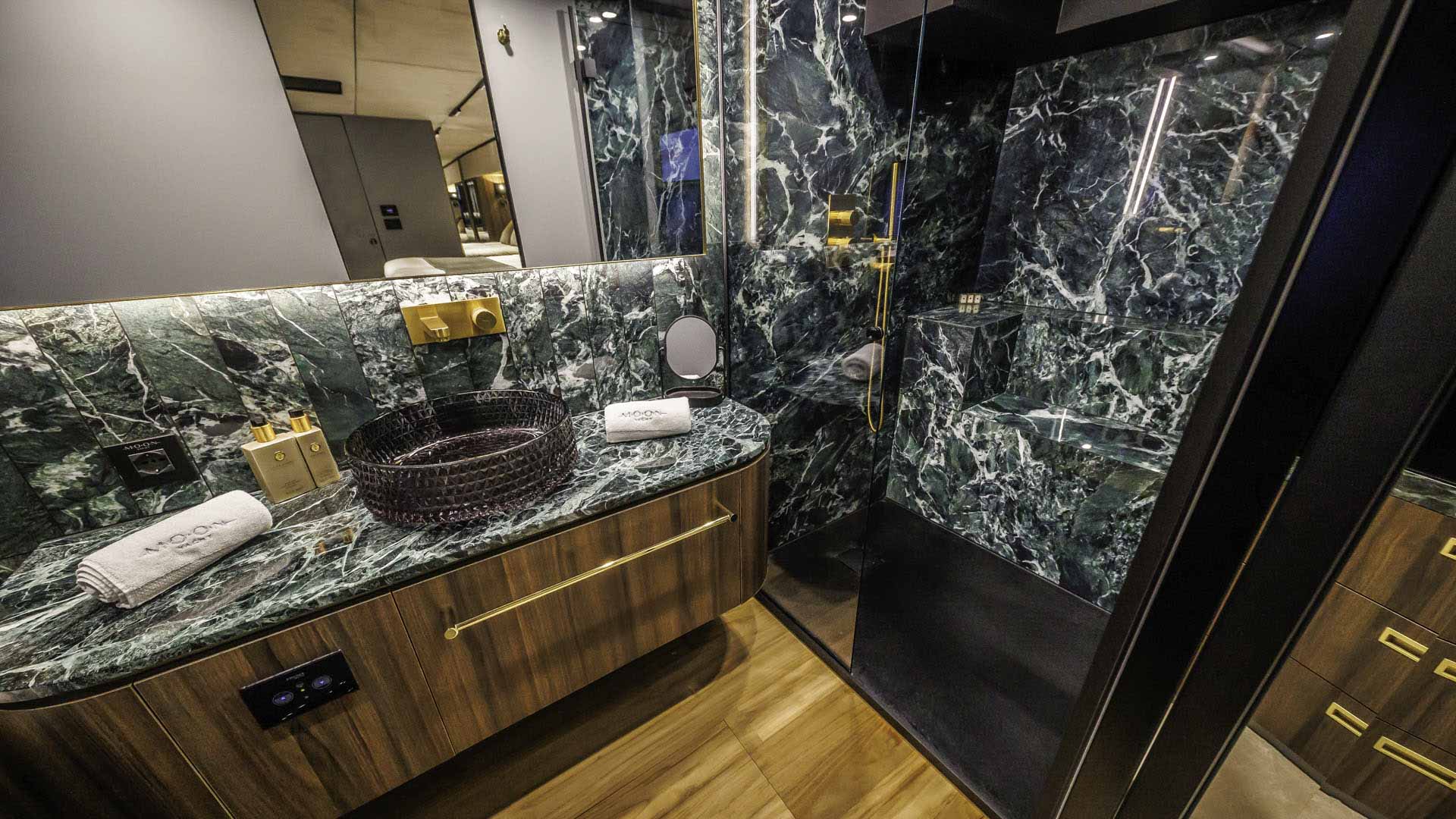15-Over-the-Moon-Master-cabin-Stbd-aft-ensuite