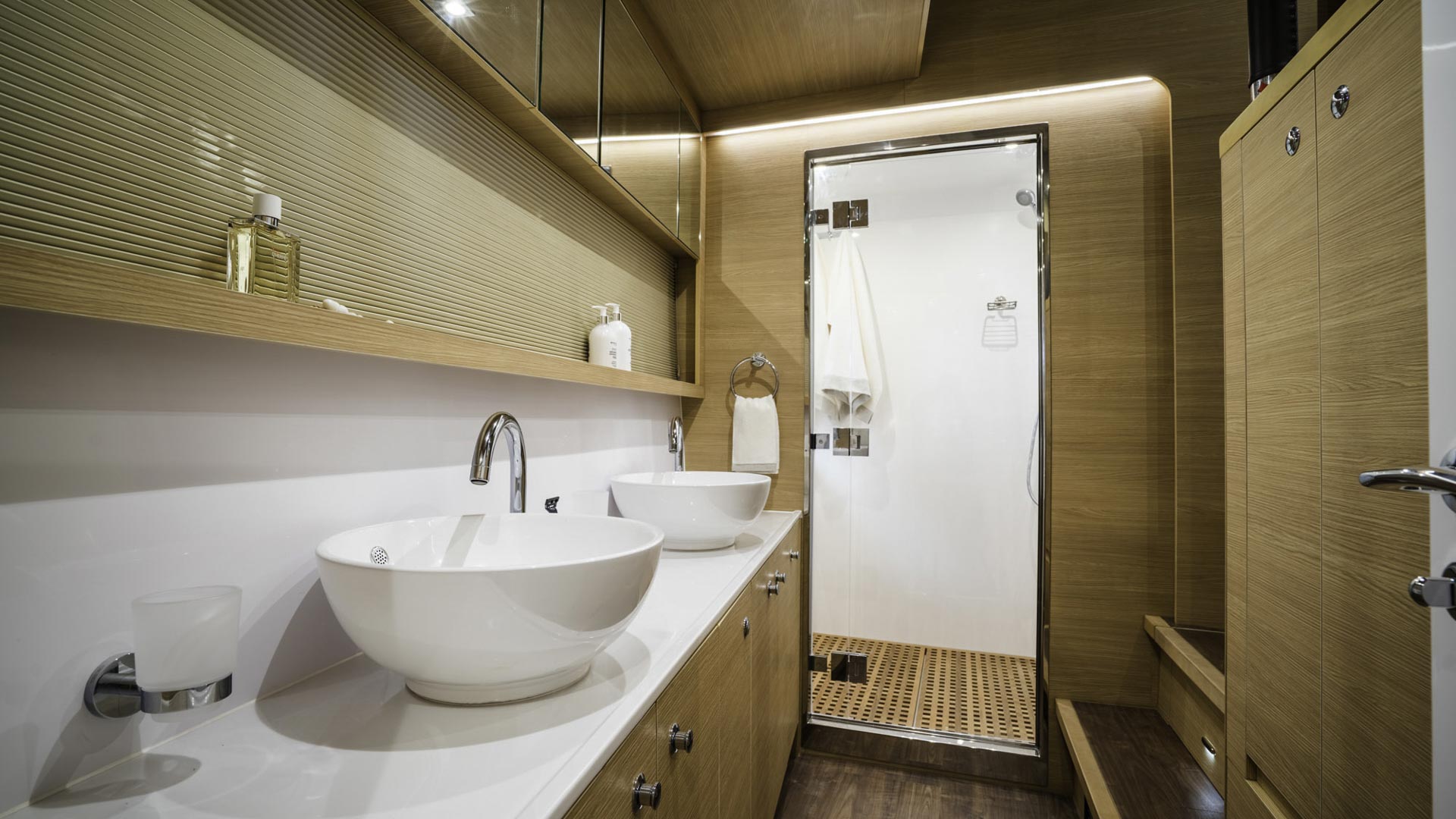 18-BOLUBO-II-Master-cabin-bathroom-factory-photo_