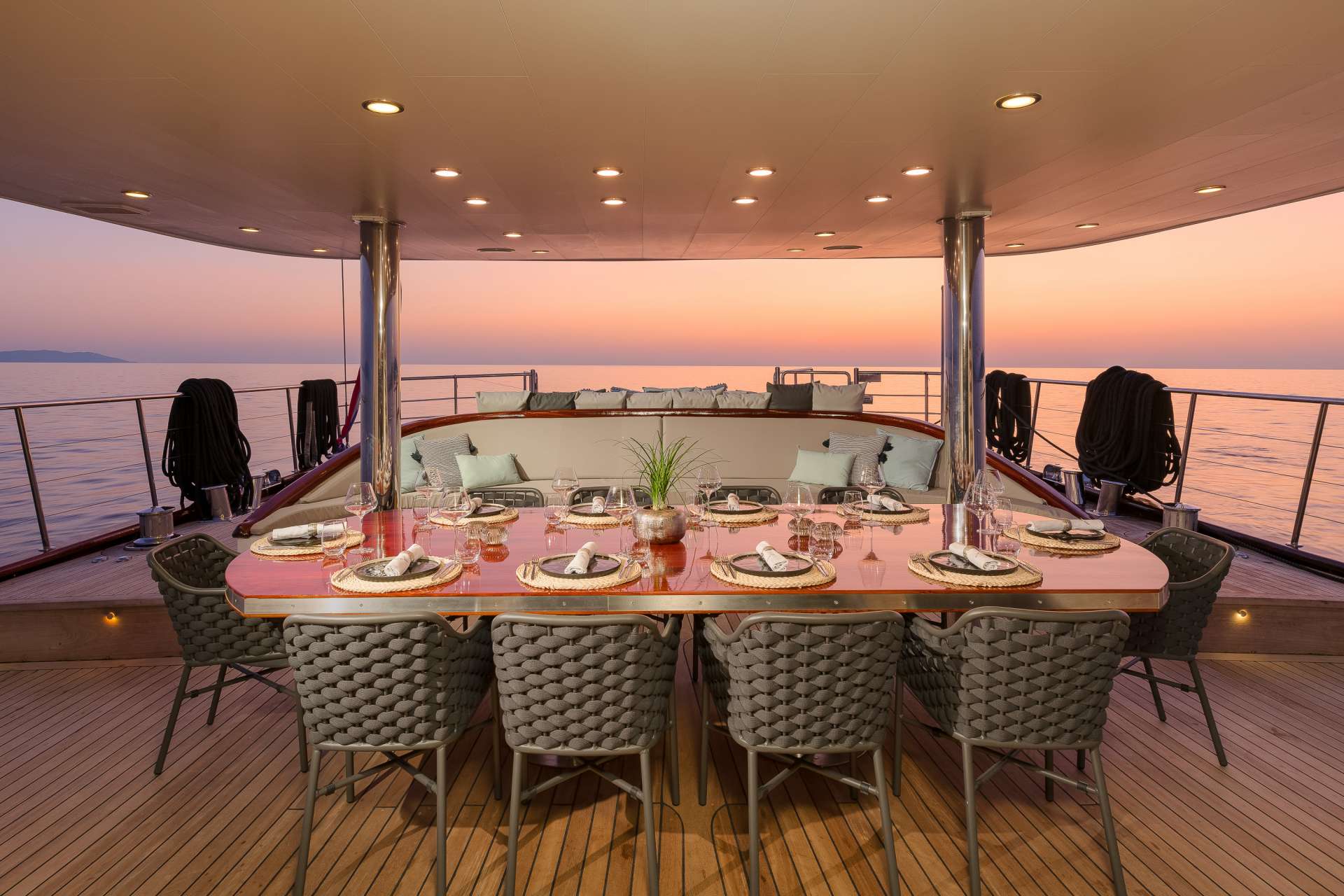 2 LG aft dining (2)