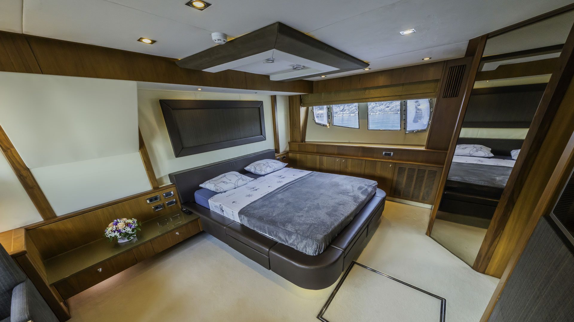 22-THE-BEST-WAY-Master-cabin