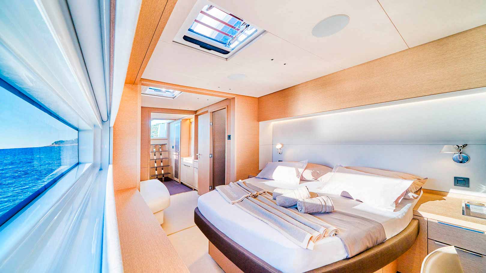 24-AMADA-MIA-master-cabin-side-view-4