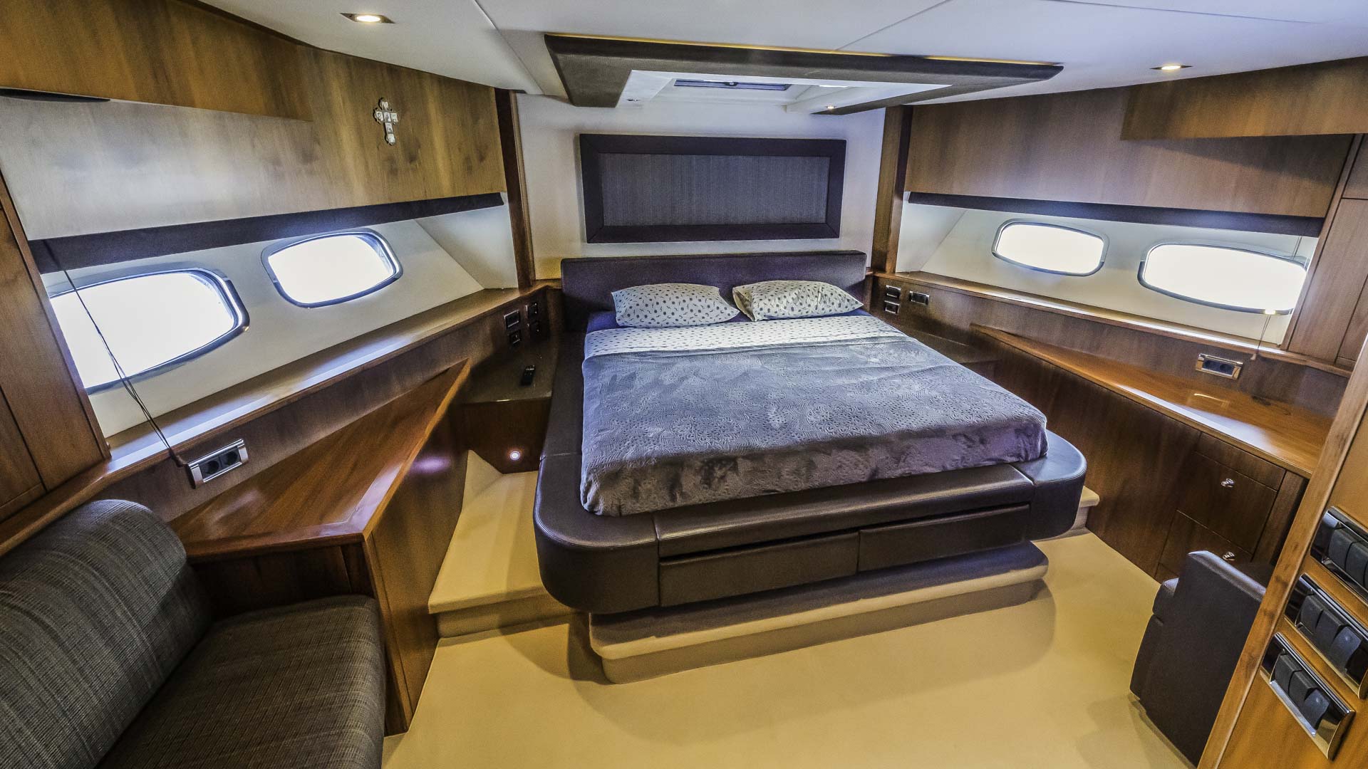 25-THE-BEST-WAY-VIP-cabin