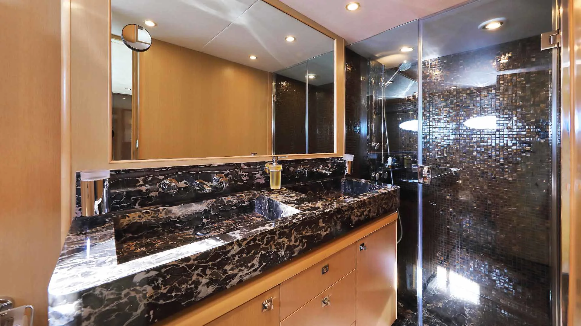 2_08-INSIEME-MASTER-ENSUITE-f1.jpg