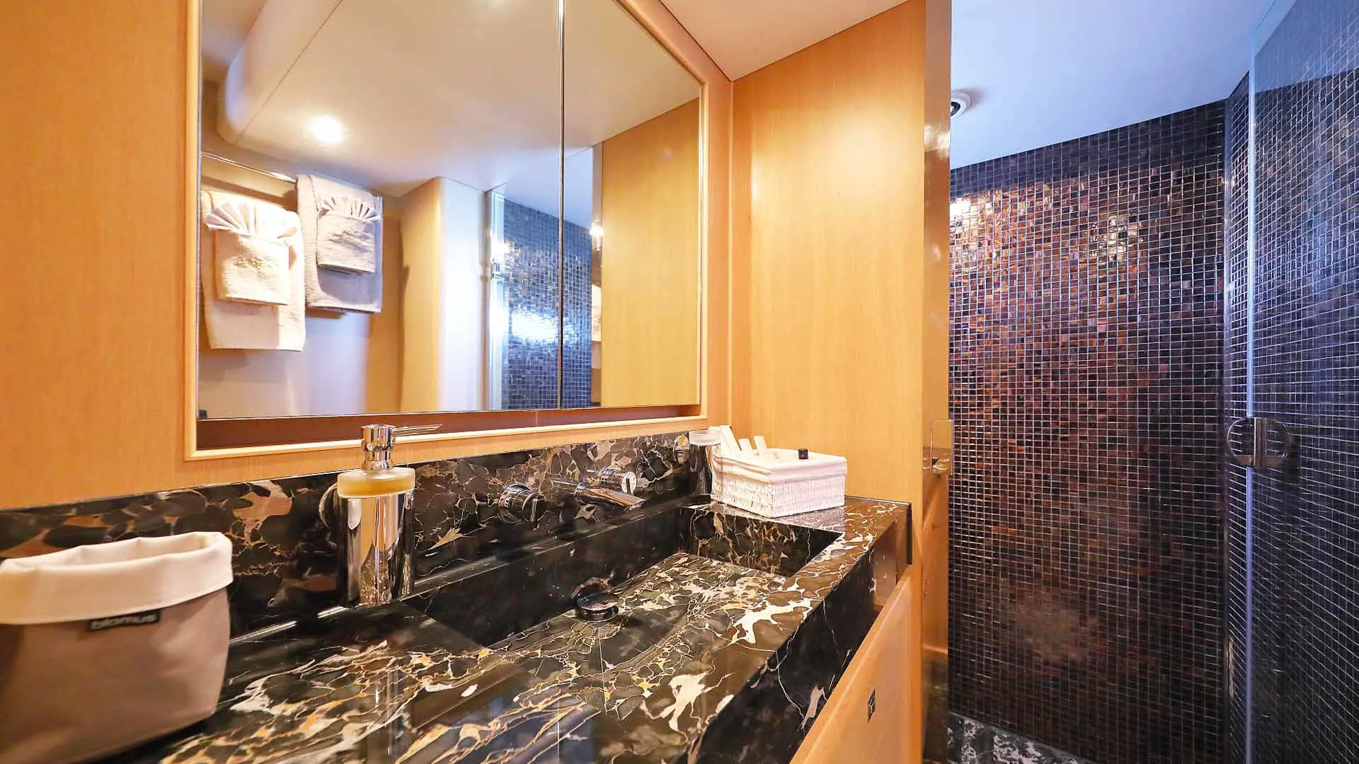 2_12-INSIEME-Double-cabin-ensuite-f1.jpg
