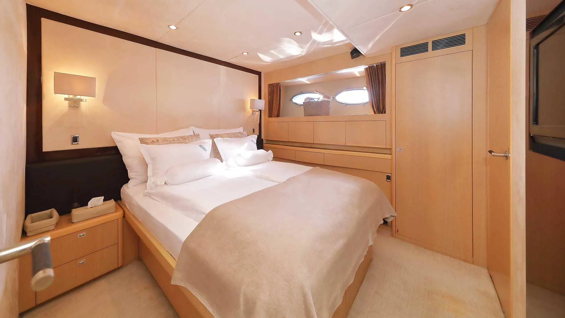 2_21-INSIEME-DOUBLE-CABIN-f1.jpg
