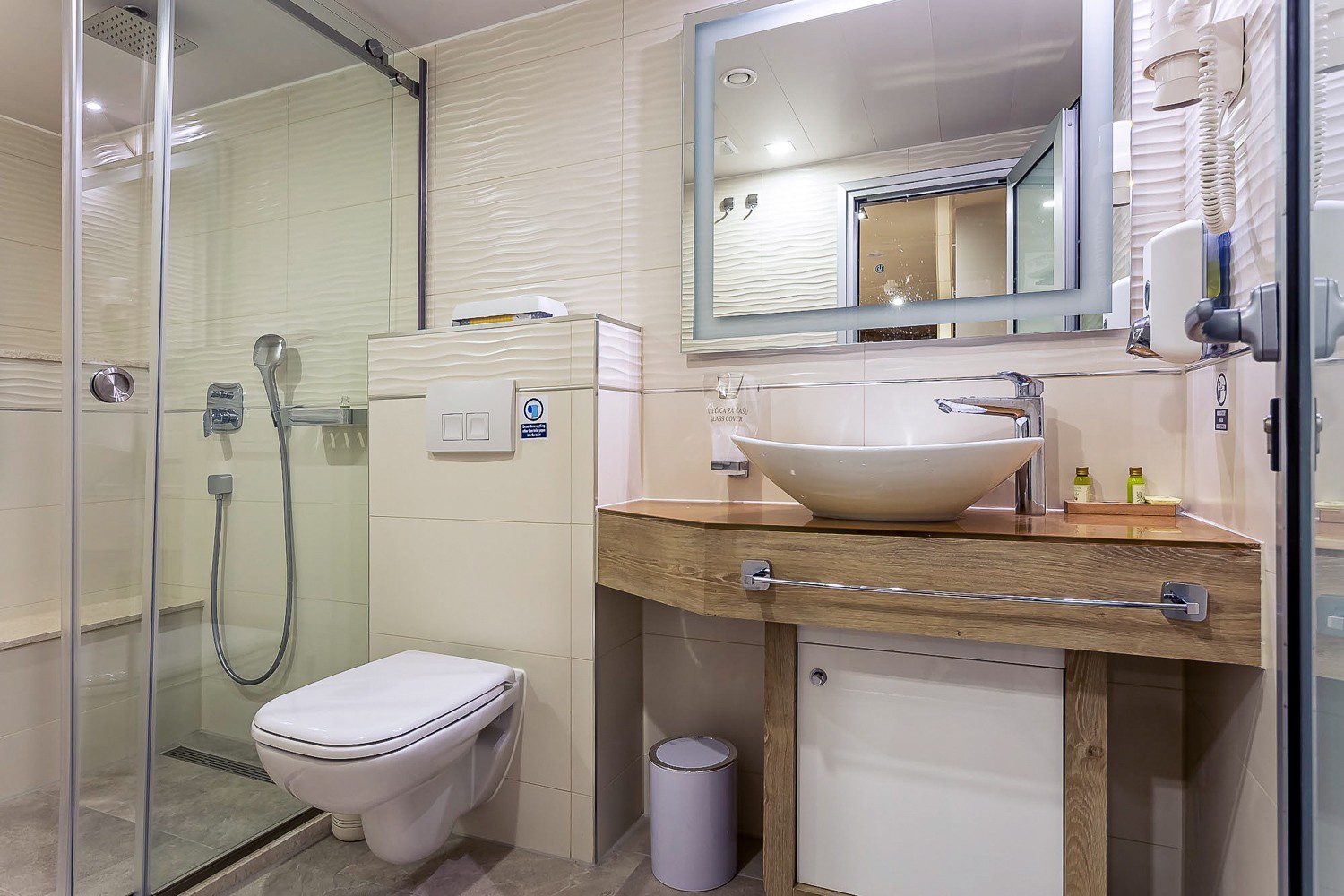lastavica-bathroom-001