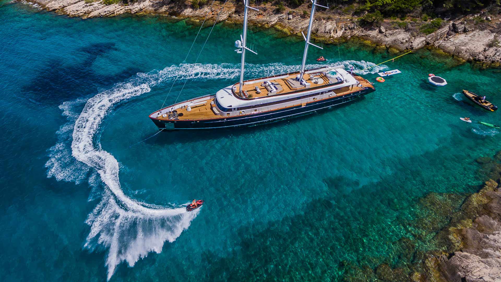 01-clase-azul-yacht-charter