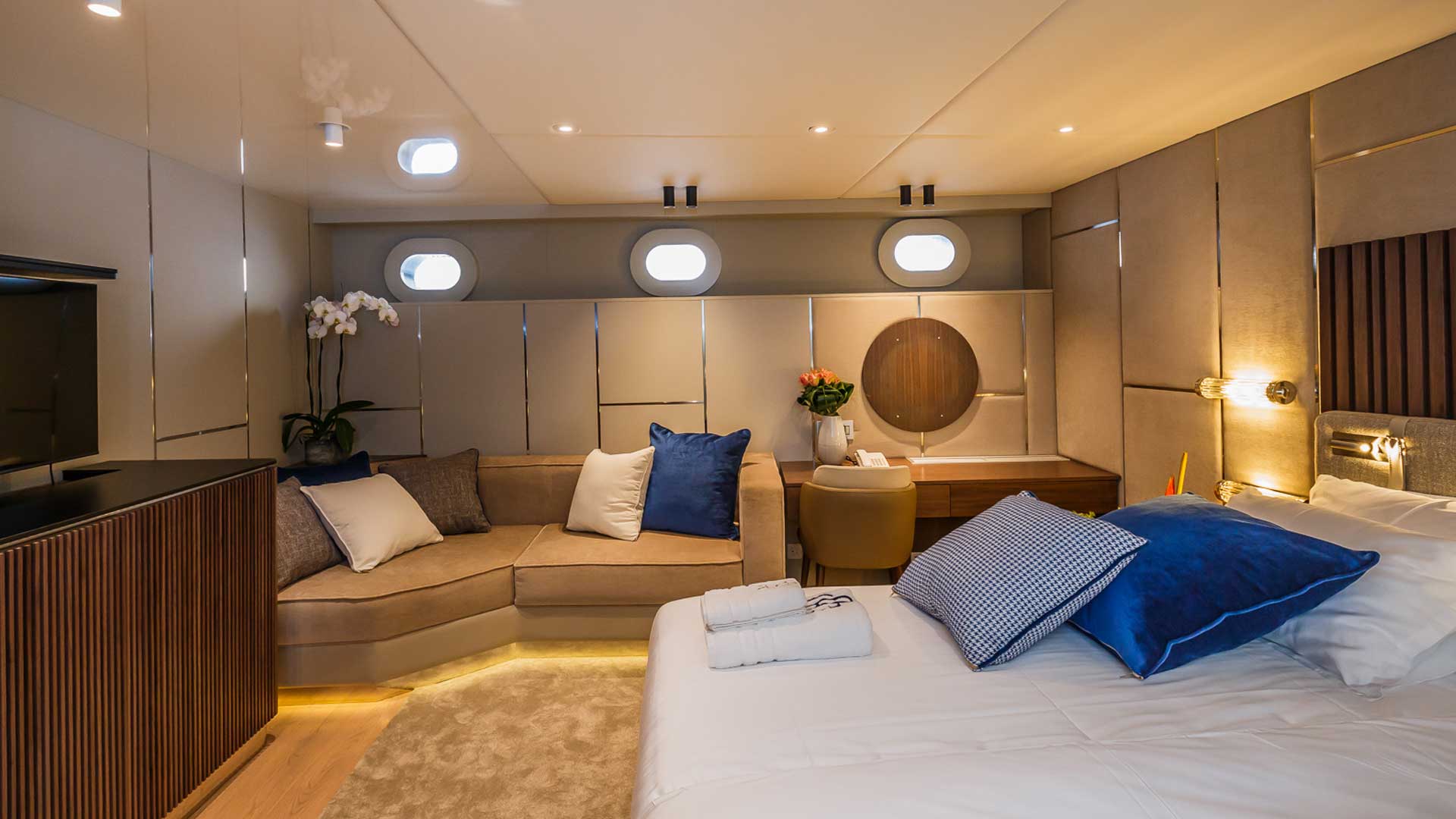 19-clase-azul-master-stateroom