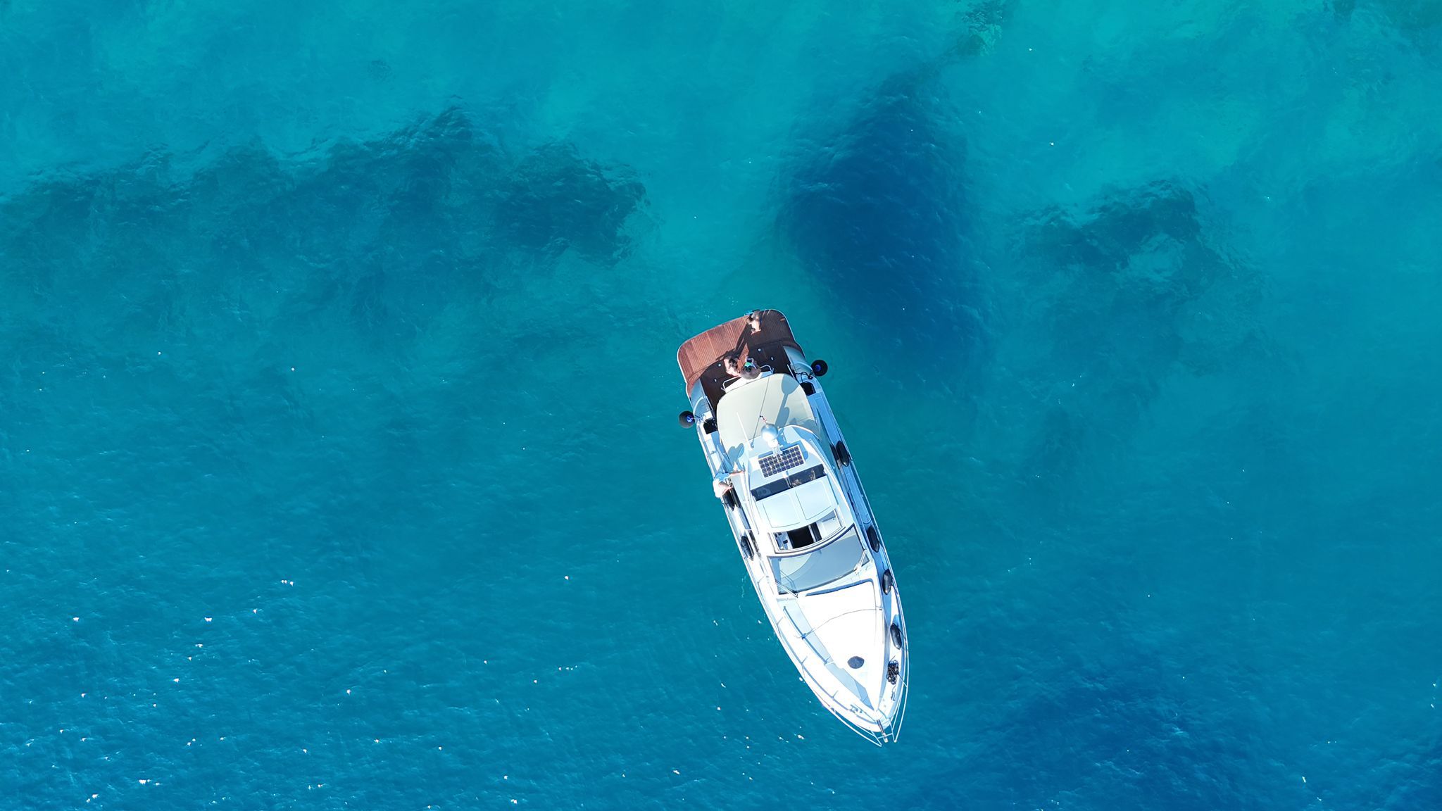 Luxury motor yacht Split Mirakul 40 at sea