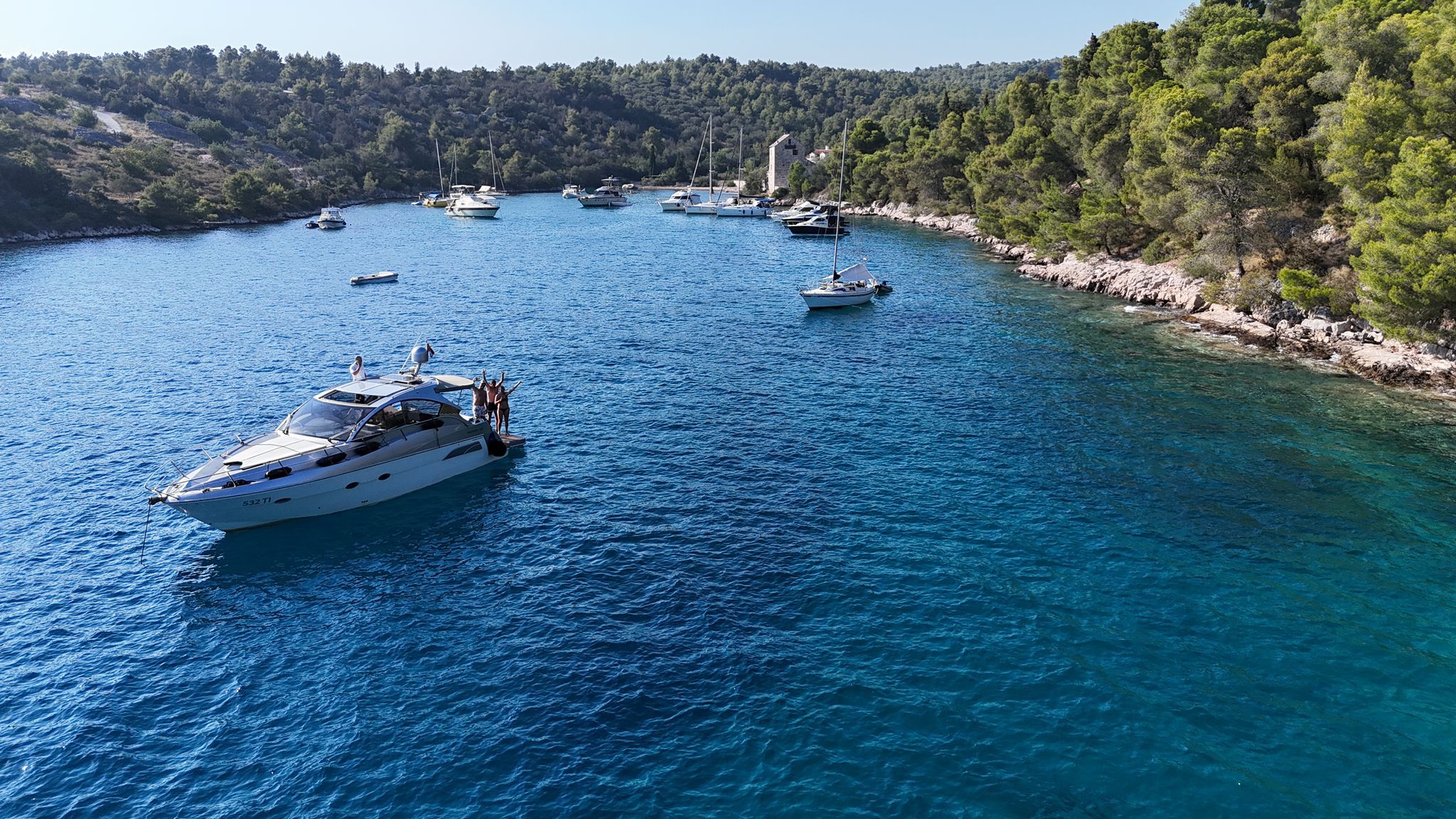 Mirakul 40 charter Split private motor yacht exterior view
