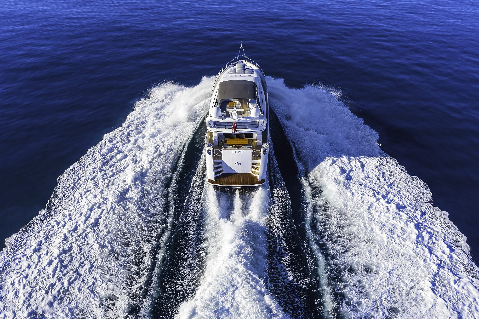 03-HOPE-I-running-from-back _