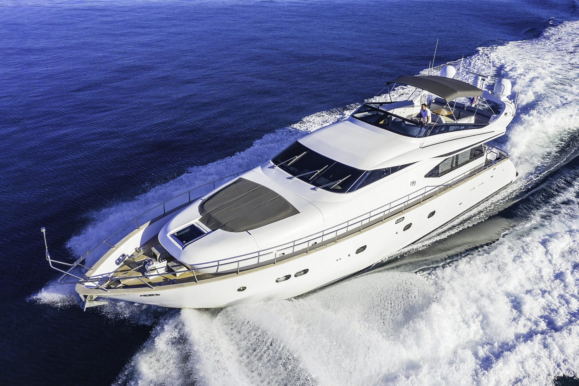 04-HOPE-I-running-side _