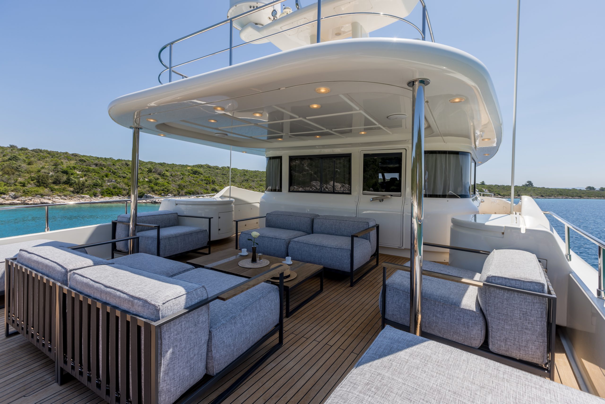 11-Klobuk-sundeck-lounge-area_