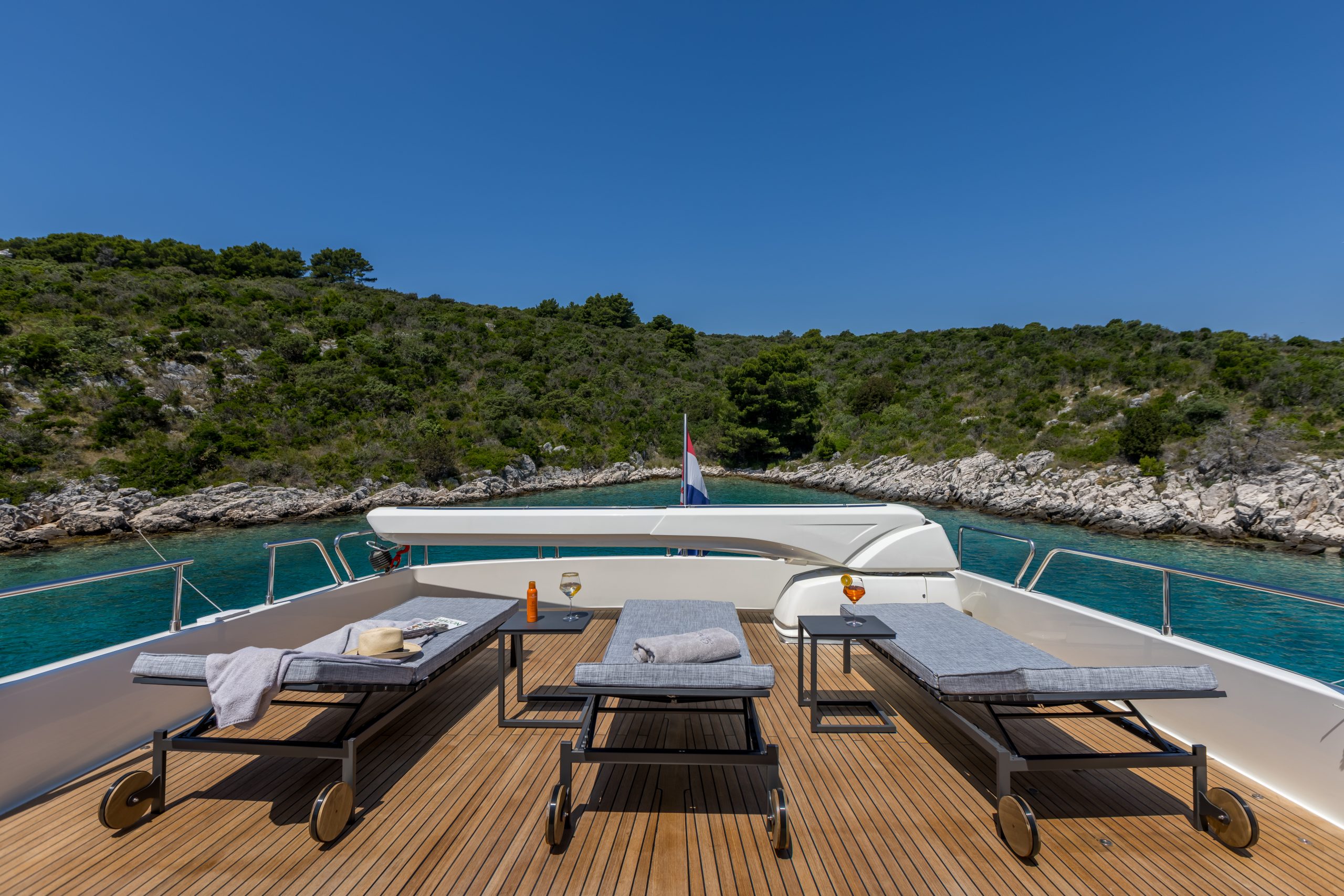 13-Klobuk-sundeck-view_