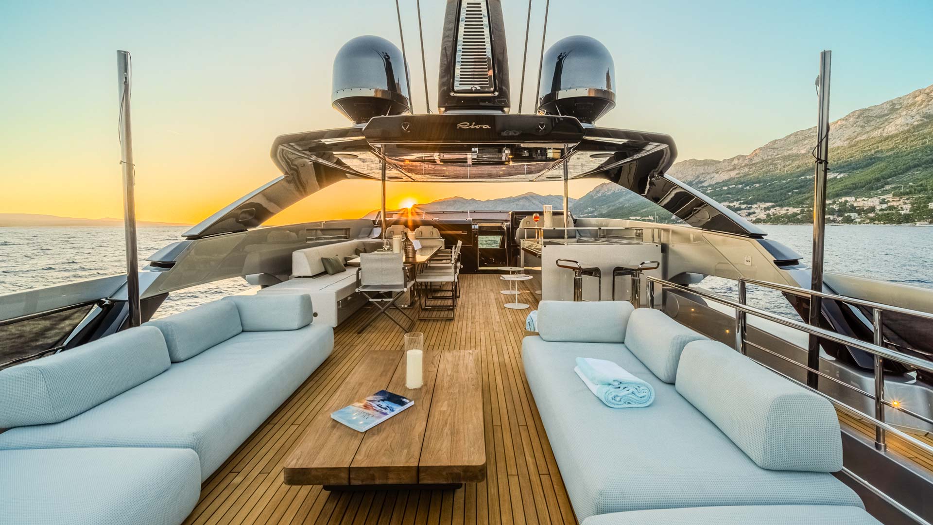 14-No-Stress-888-flybridge