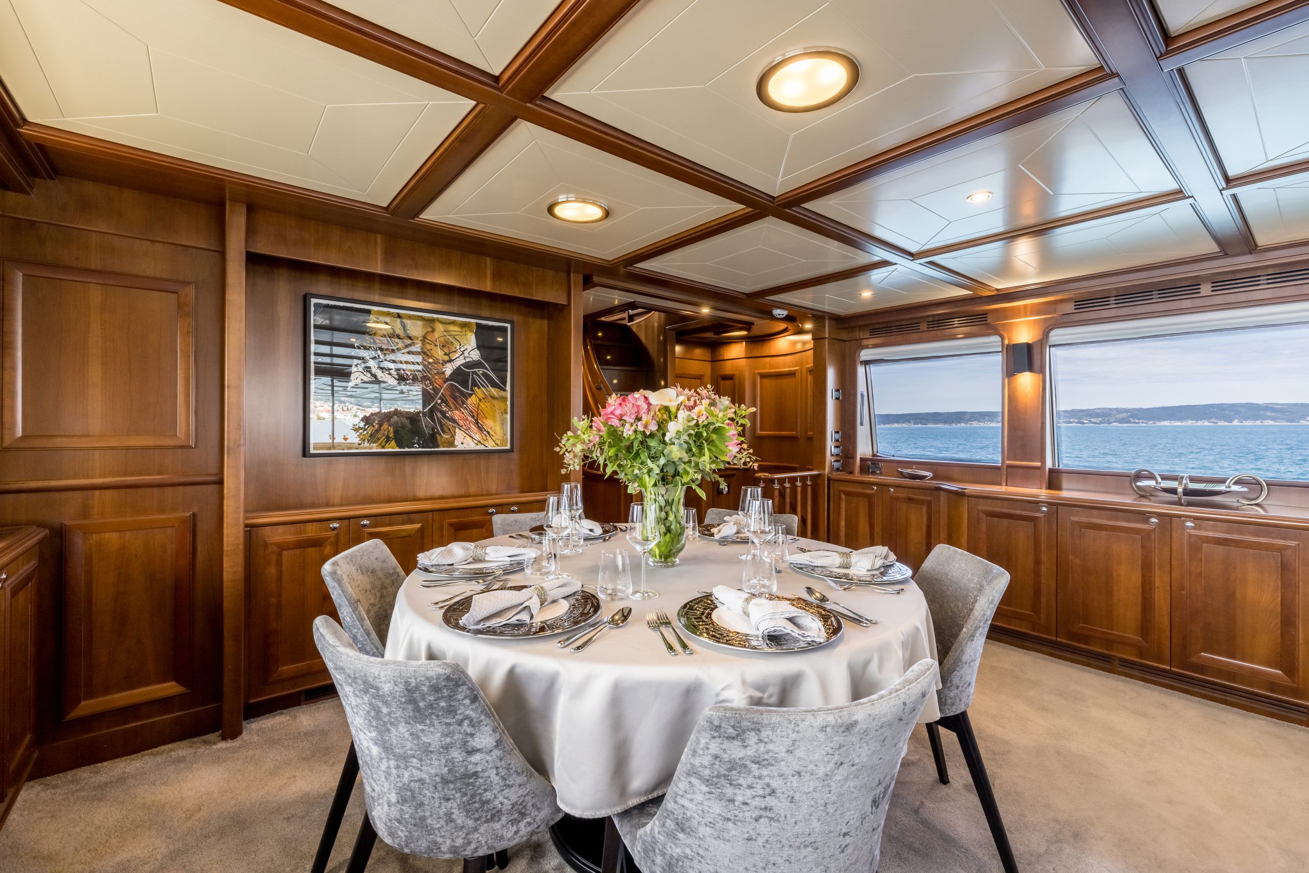 15-Klobuk-dining-area_