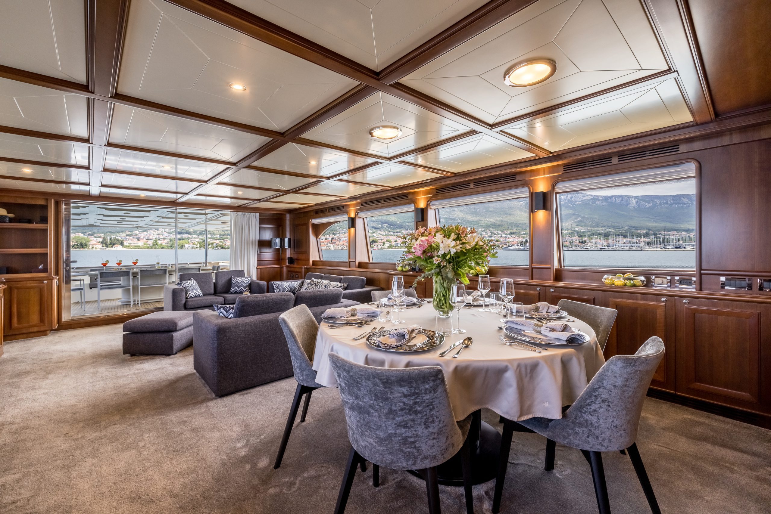 16-Klobuk-salon-view_