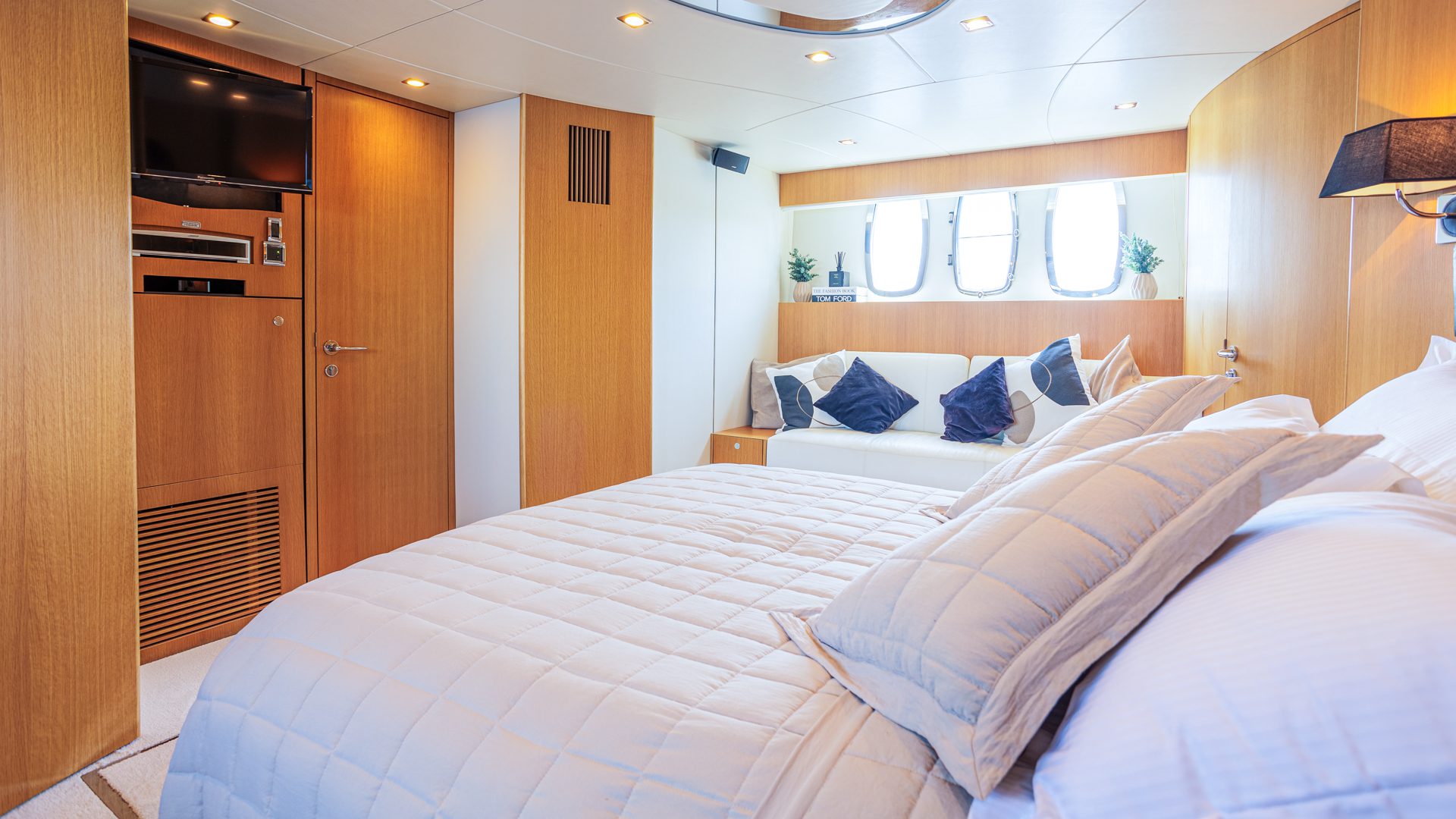 19-JoliDor-Master-cabin-other-side_