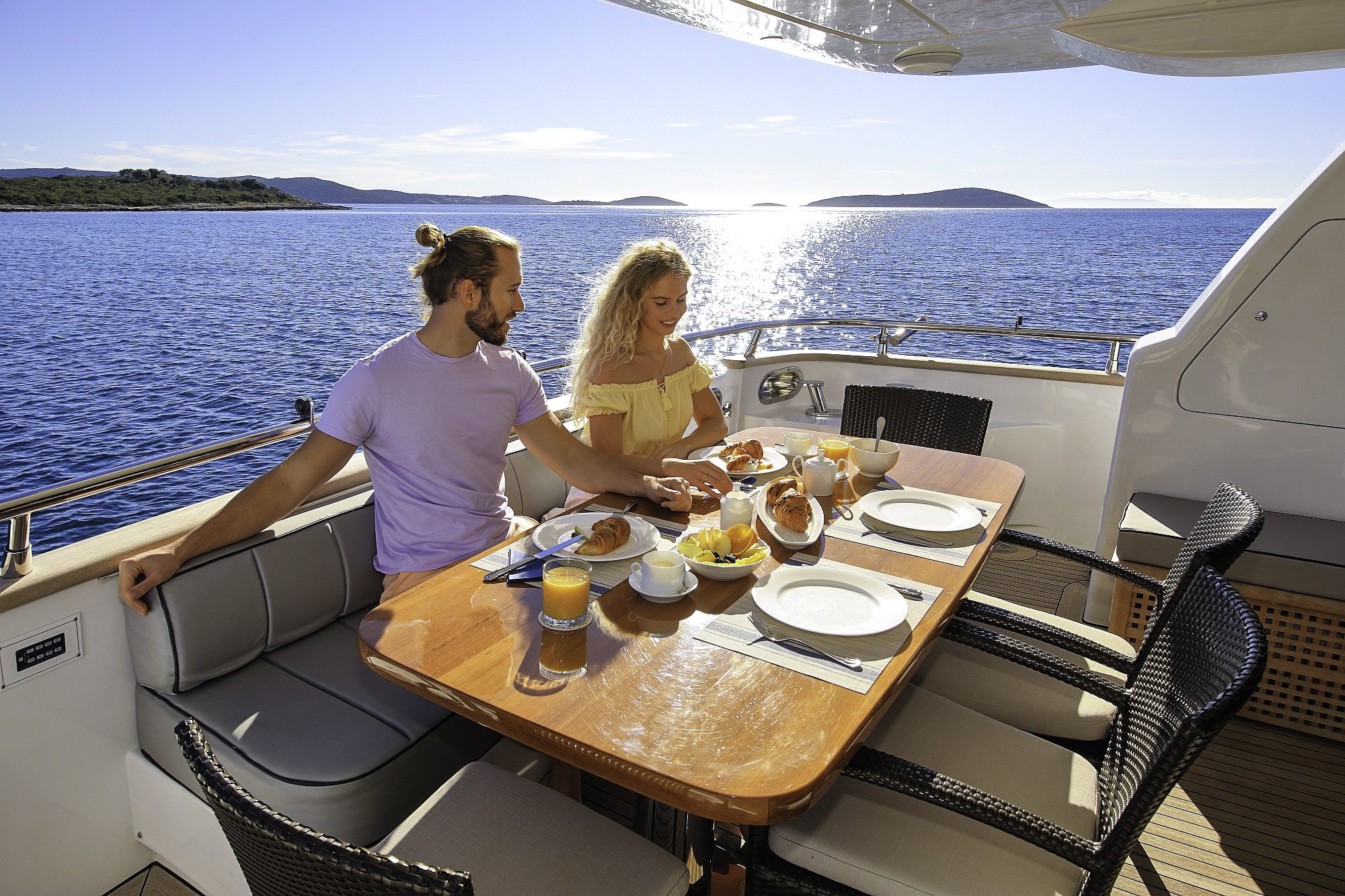 21-HOPE-I-cockpit-table _