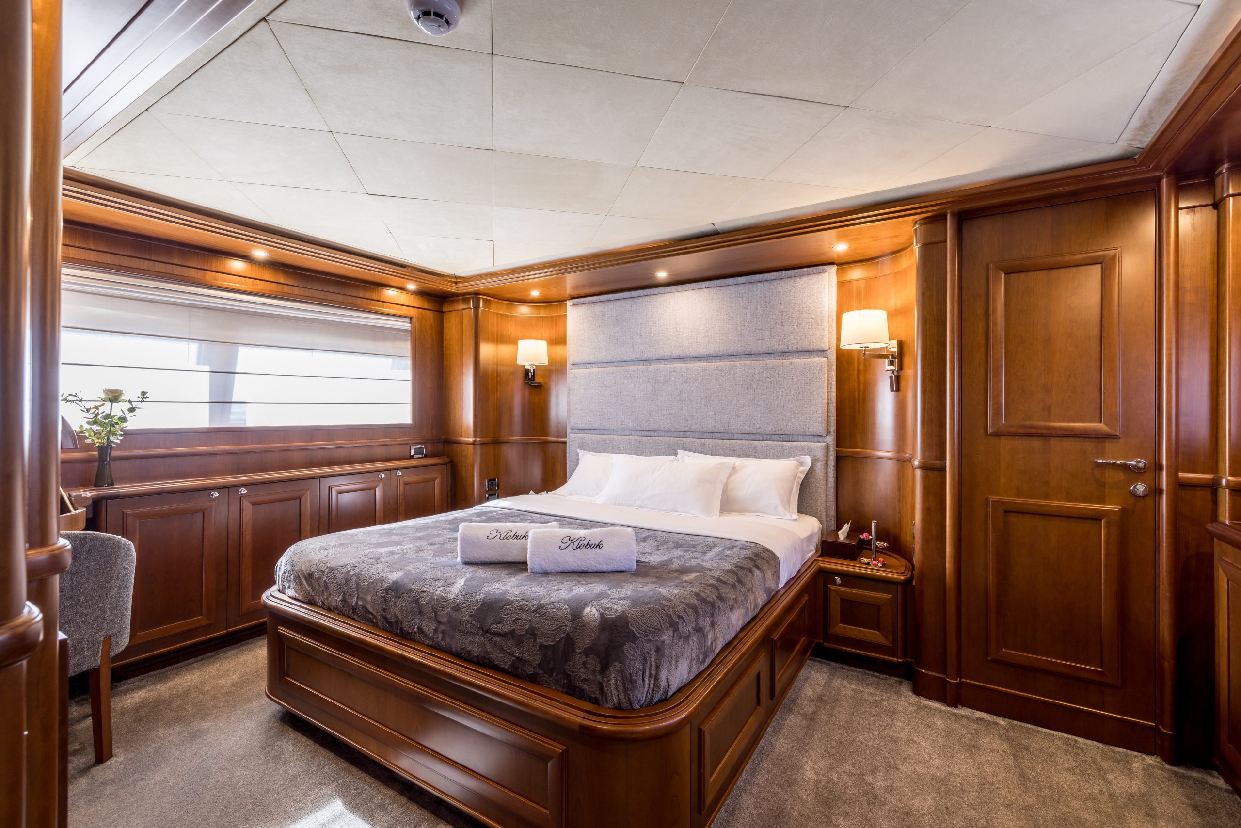 21-Klobuk-Master-cabin_