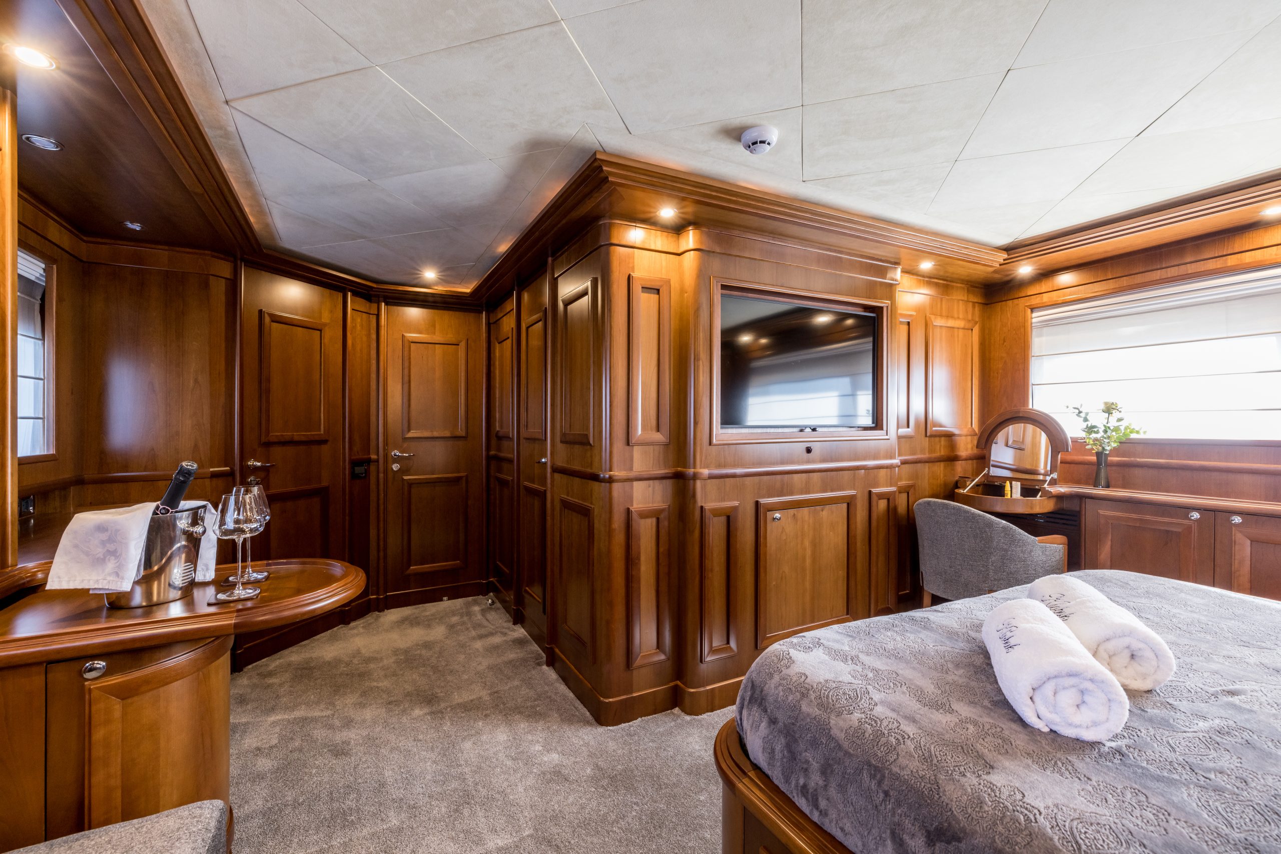 22-Klobuk-Master-cabin-detail_