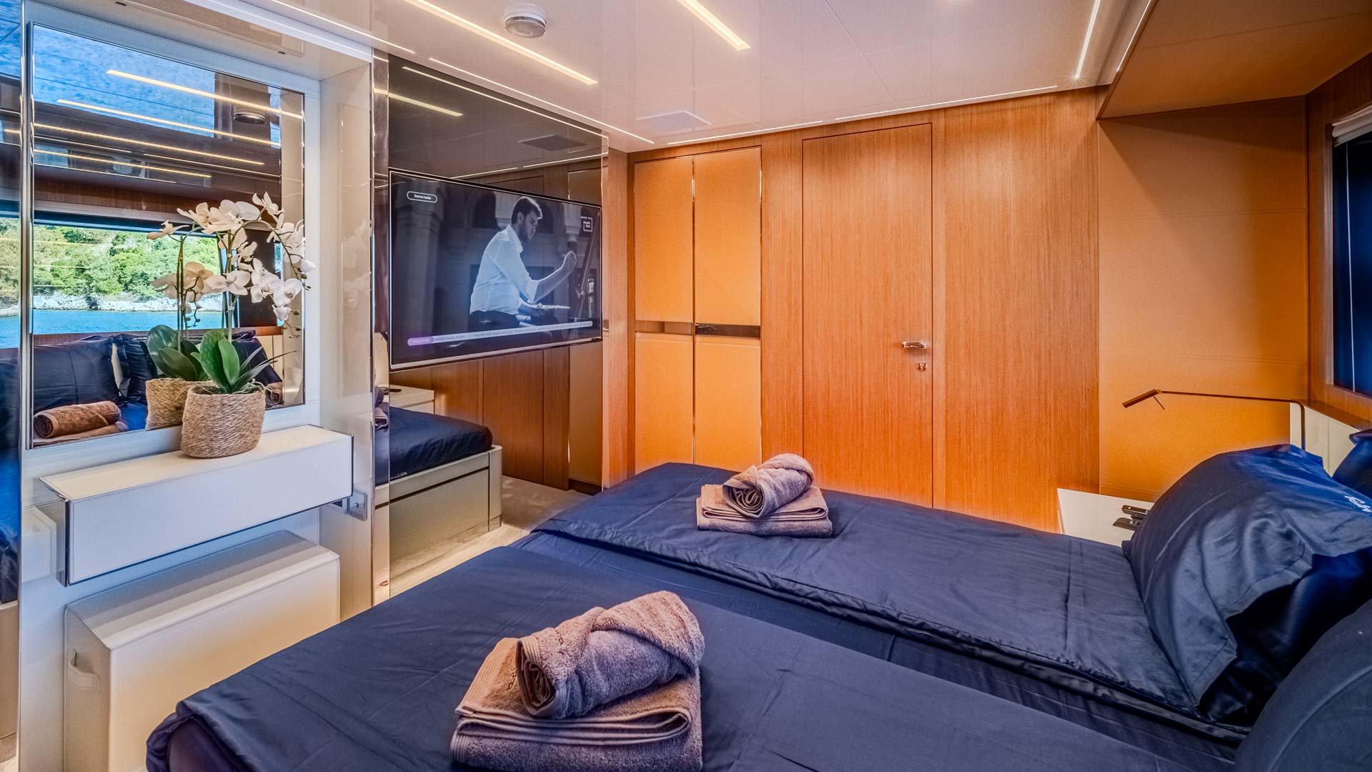 28-No-Stress-888-Double-cabin-side-view_