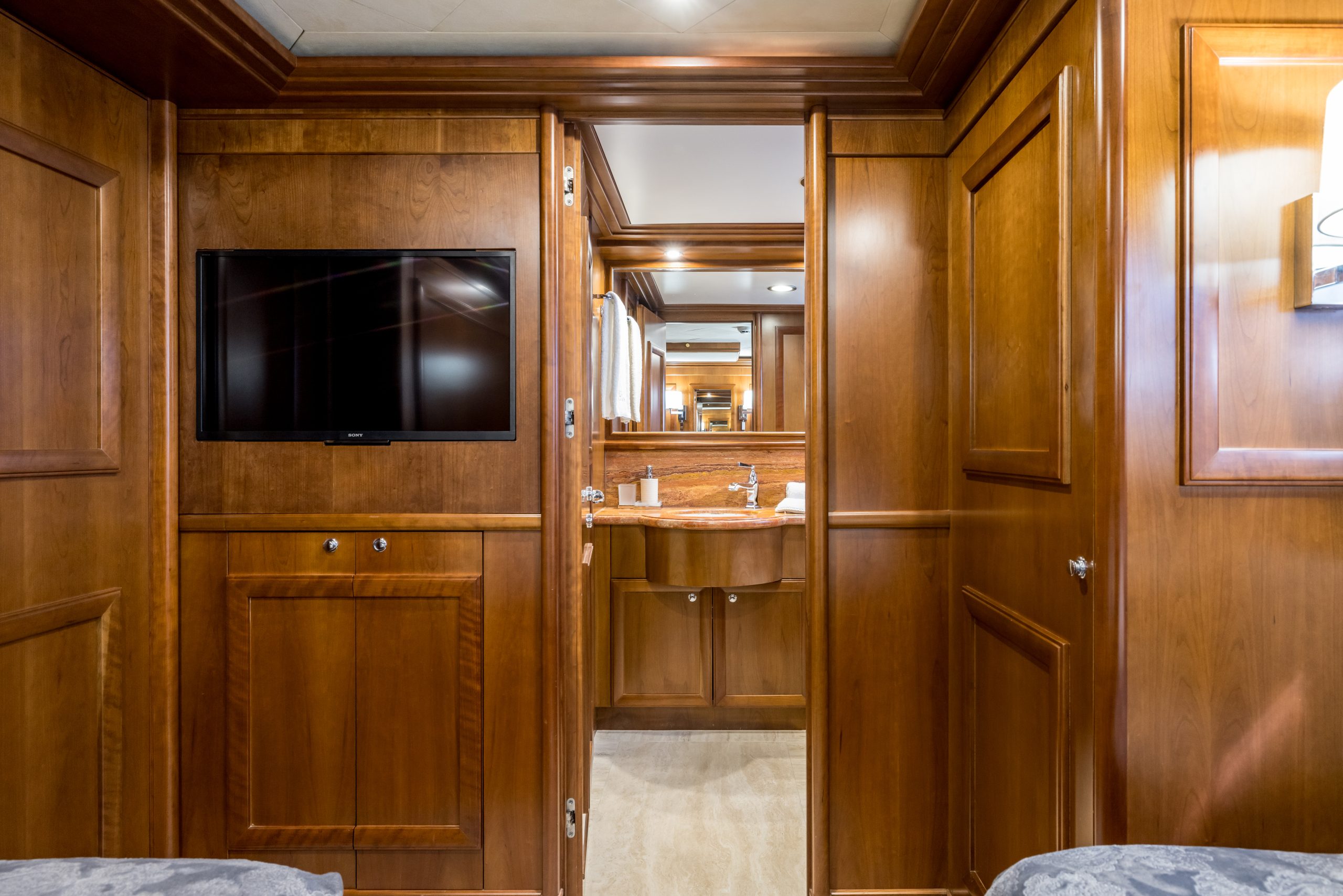 31-Klobuk-Twin-cabin-view_