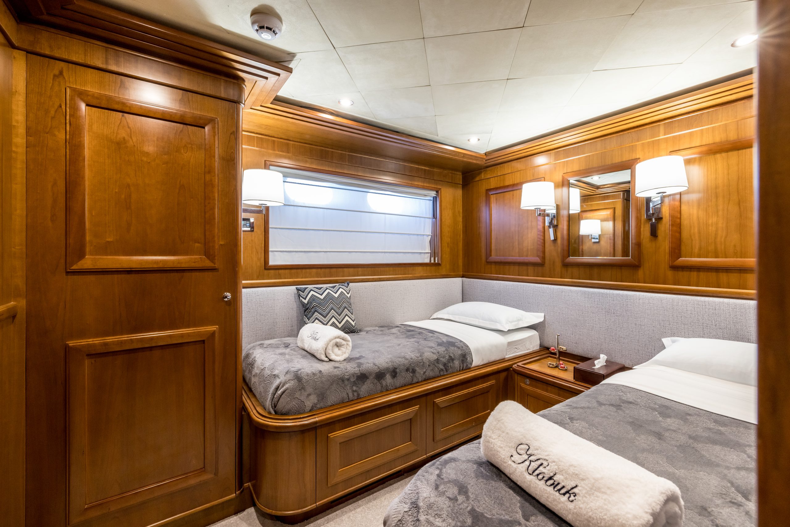 32-Klobuk-Twin-cabin-side-view_