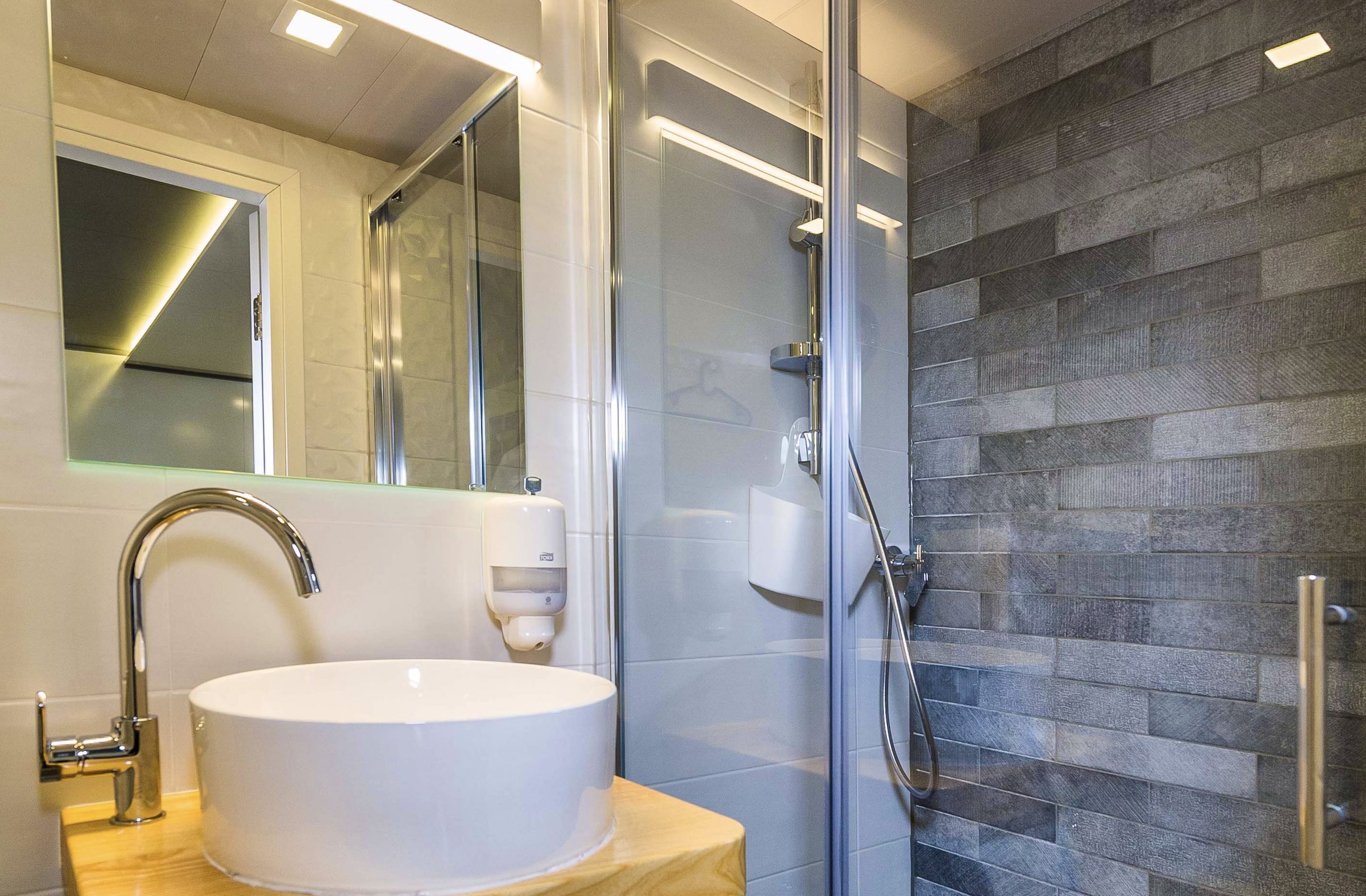 almissa_ensuite_08bd1dd801