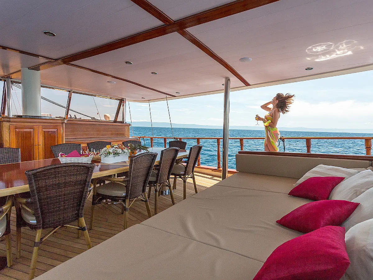 1154800190000101476_Morning_Star_ext_10