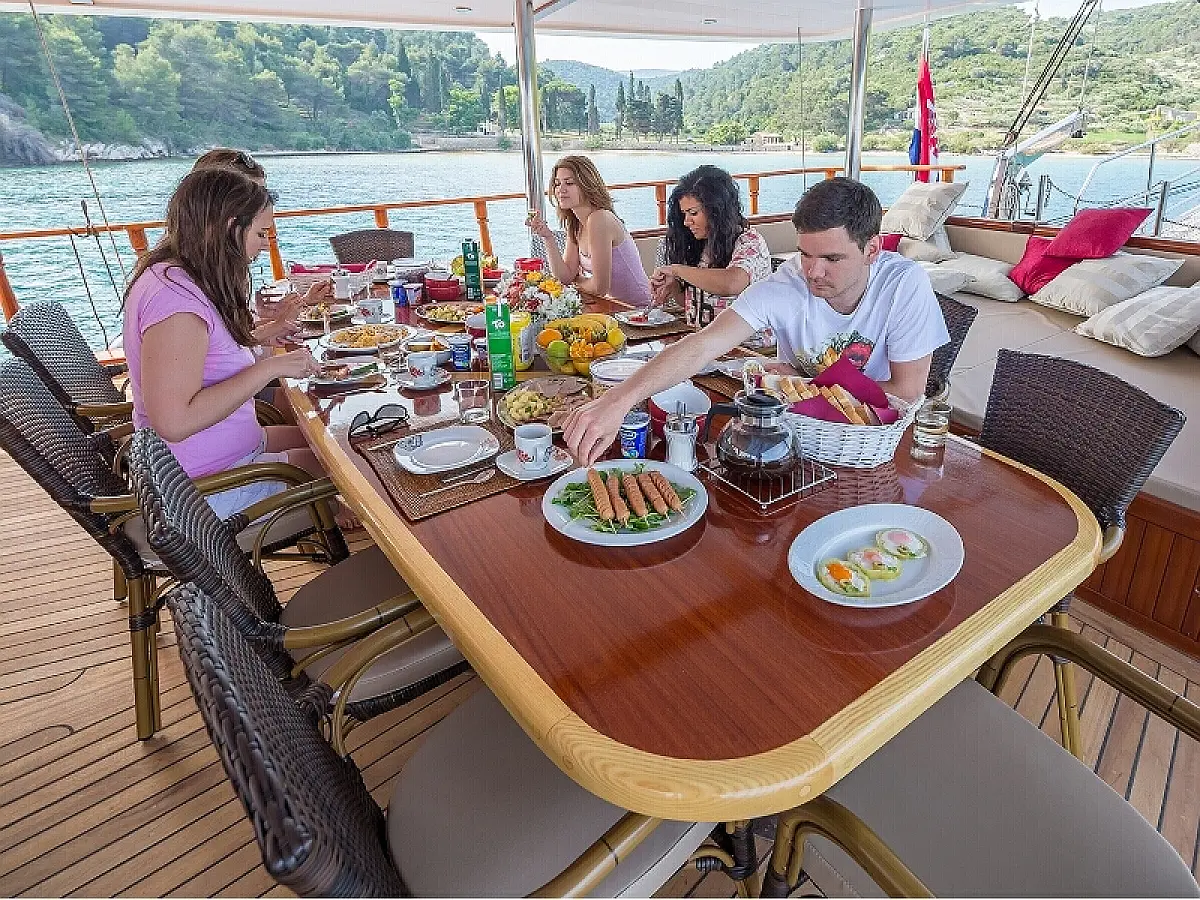 1897803140000101476_Morning_Star_ext21