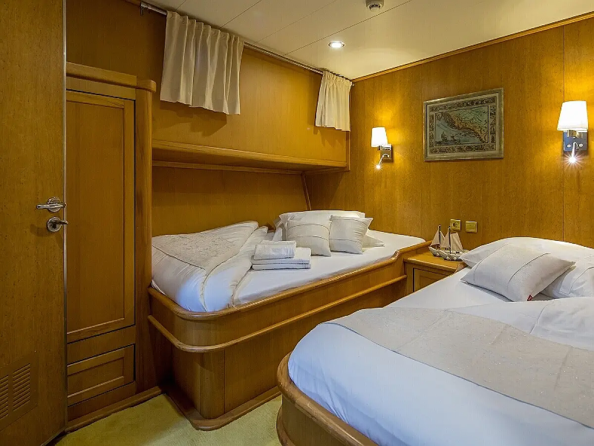 1897803470000101476_Morning_Star_int11