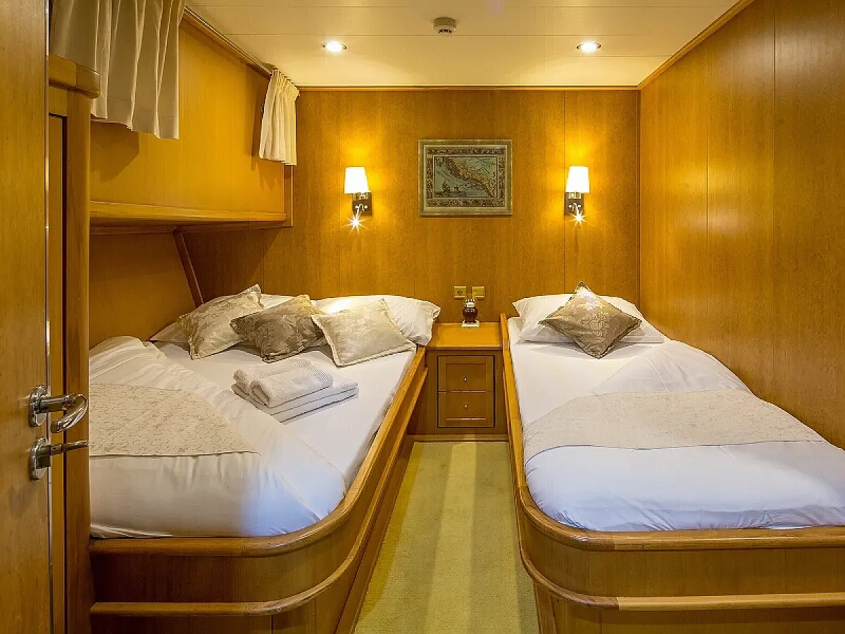 1897803530000101476_Morning_Star_int13