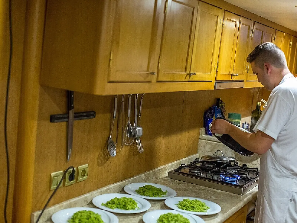 1897803800000101476_Morning_Star_int21