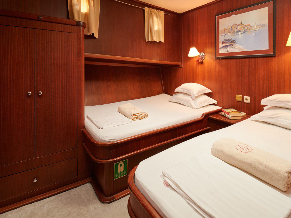 27351991476400098_gulet-croatia-charter-queen-of-adriatic-33