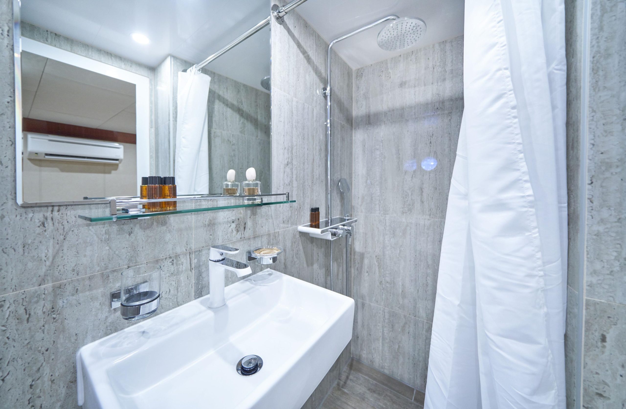 Tajna-Mora-ensuite-bathroom